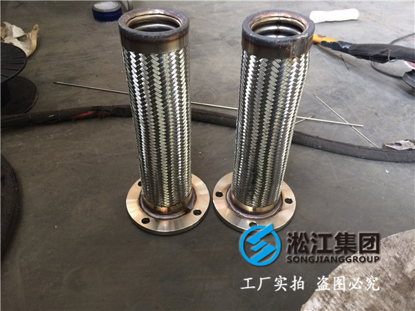 液化易燃易爆物质泵前后是否增加金属软接头？