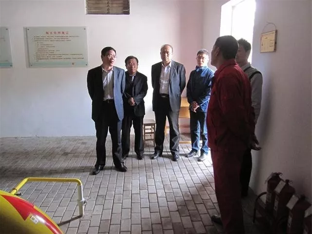 立式明装风机盘管机组金属软接头：油气管道进行安全检查