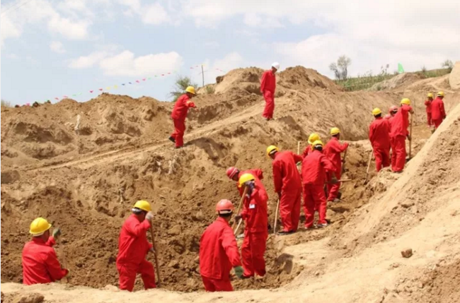 厂房*暖设备金属软接头：黄土湿陷区暗悬管道.限跨度分析