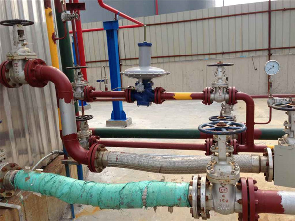 酸性水罐、贫胺液罐哪些管嘴那里要加金属软接头?