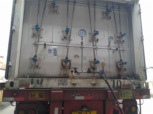 氢气充装站充装长管拖车,选用什么样的金属软接头?