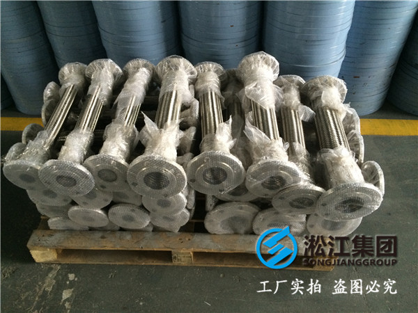 靠部分液氮汽化形成负压然后把液氮压到金属软接头中