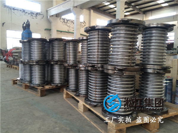 蒸汽管道波纹补偿器，管道设计工作温度为300℃