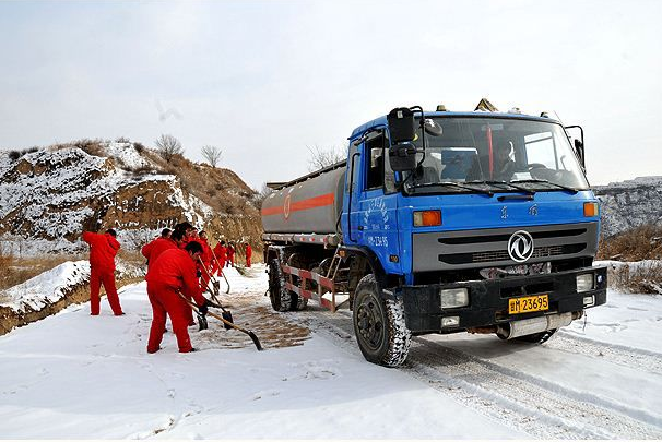 消防排水泵金属软接头：全员齐动应对降雪保生产