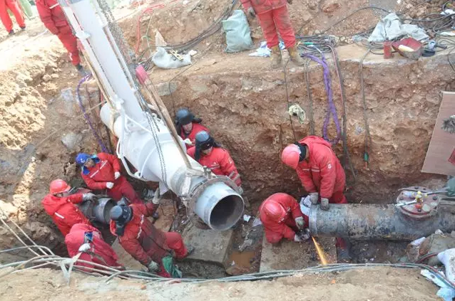 消防泵稳压泵金属软接头：新建俄油下海管线与新大线连接动火成功完成
