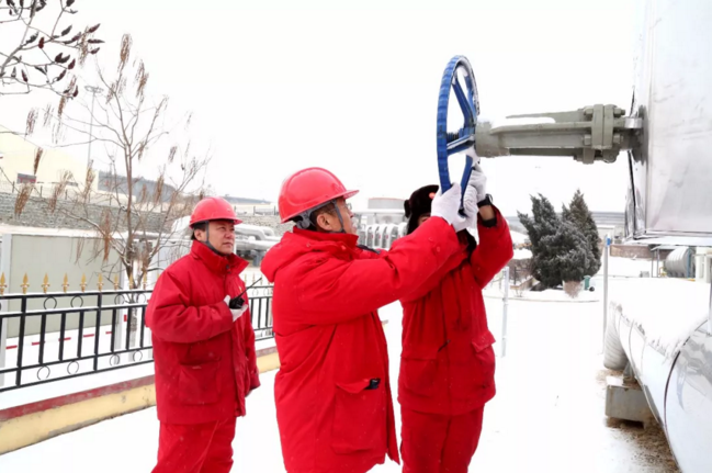 锅炉水设备金属软接头：风雪满站生产忙