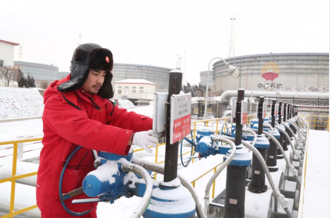 锅炉水设备金属软接头：风雪满站生产忙