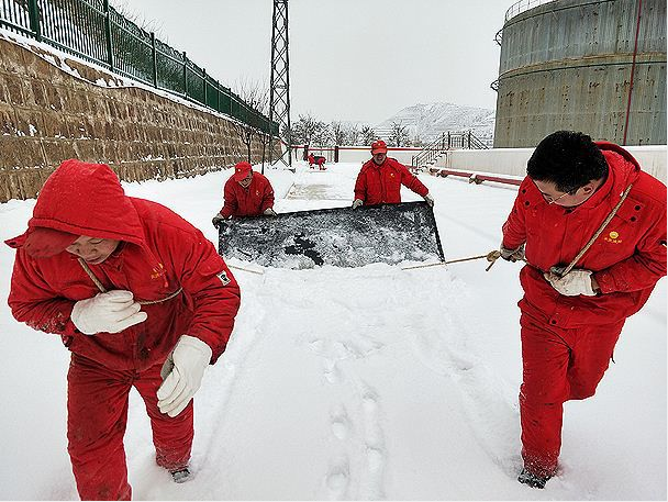 养殖锅炉设备金属软接头：全员联动迎战风雪保生产