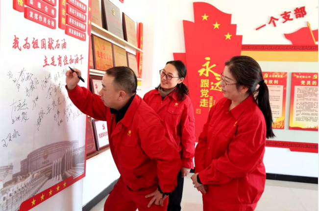 采暖热水锅炉金属软接头：开展党员承诺签名活动