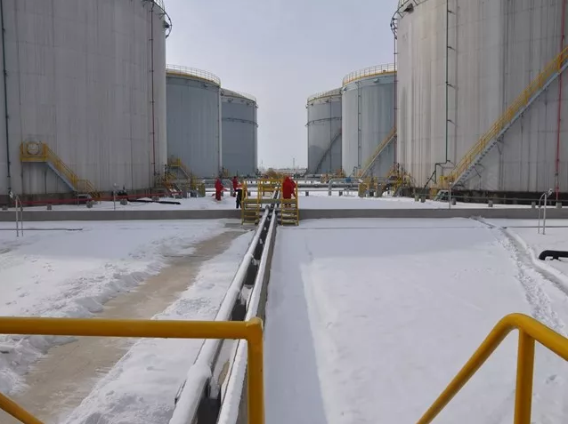 小区采暖锅炉金属软接头：及时除积雪保障输油生产